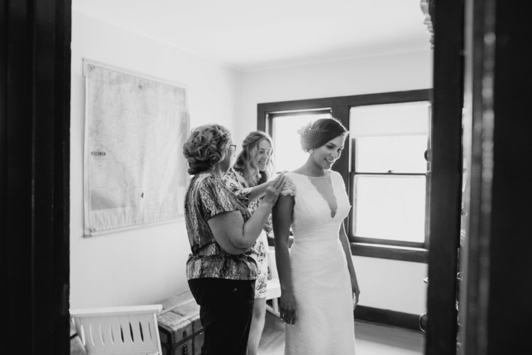 how to do a first look at a wedding